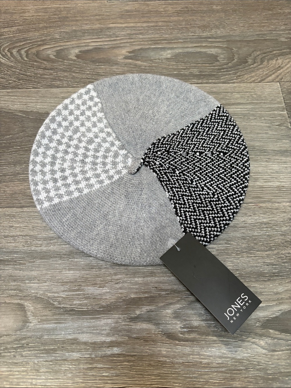 Gray Patterned Knit Beret